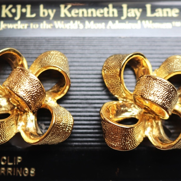 Vintage Kenneth Jay Lane 3-D Bow Clip-On Earrings - Picture 7 of 16